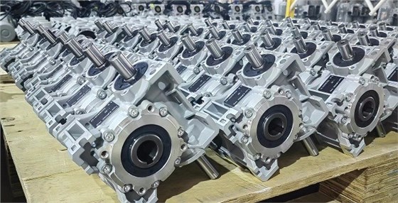 11月正忙，艾思捷雙軸輸入蝸輪減速機SJMRV050-30-AB發貨 (2).jpg